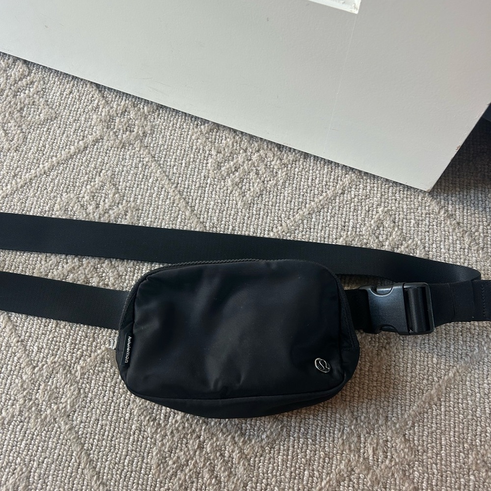 Black Lululemon belt bag